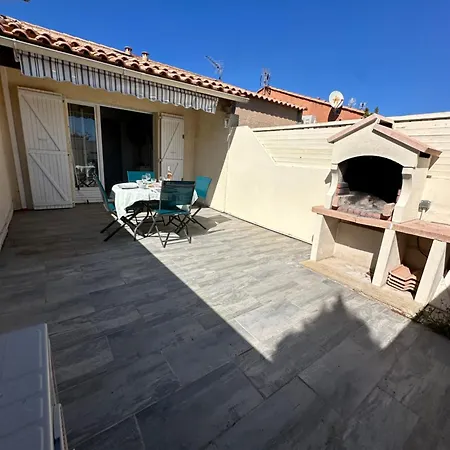 Apartment La Discrete Toute Equipee Avec Piscine *