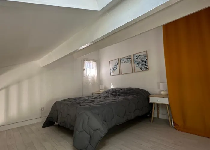 Apartment La Discrete Toute Equipee Avec Piscine *